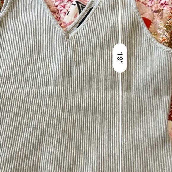 House of Harlow 1960 Gray Ribbed V-Neck Sculpt Knit Tank Top L - Picture 6 of 7